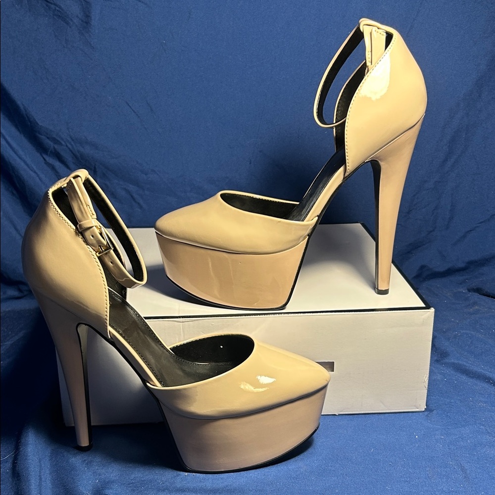 Guess- Rachel, light natural, 7.5 women sw